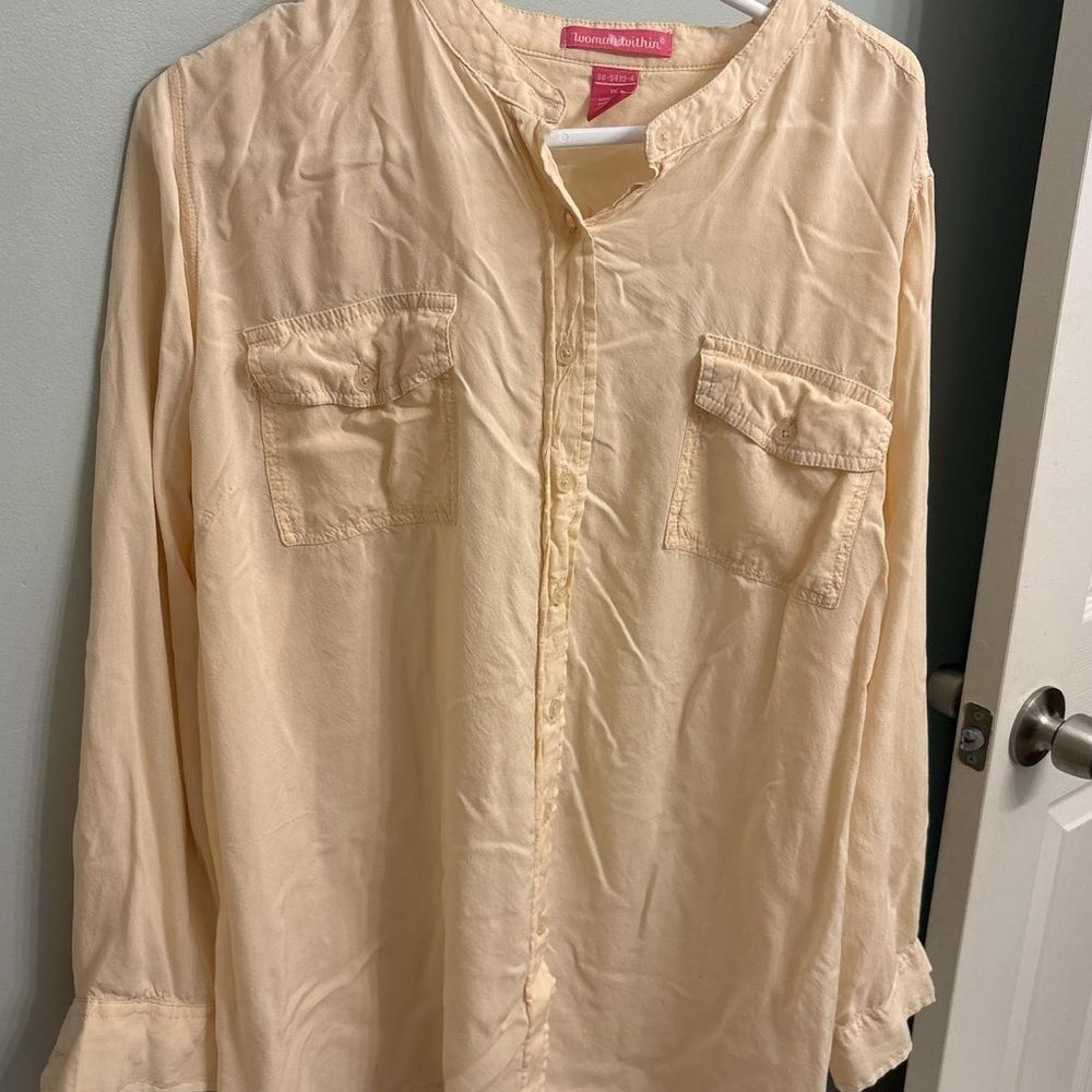 Yellow button-up blouse with a relaxed fit  Size XL